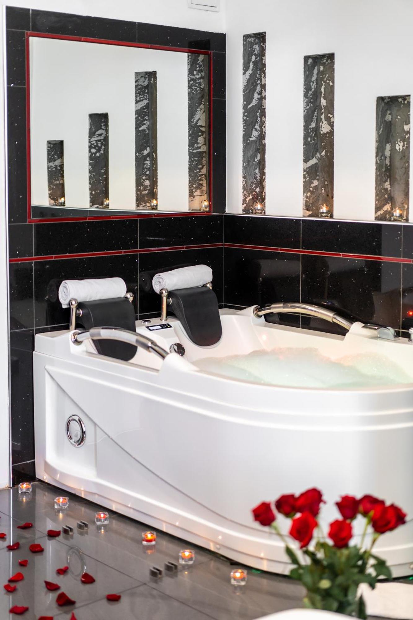 Komorowski Luxury Guest Апарт-готель 4*